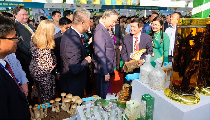 [ẢNH] TỔNG BÍ THƯ, CHỦ TỊCH NƯỚC TÔ LÂM DỰ LỄ KHAI GIẢNG NĂM HỌC MỚI TẠI HỌC VIỆN NÔNG NGHIỆP VIỆT NAM
